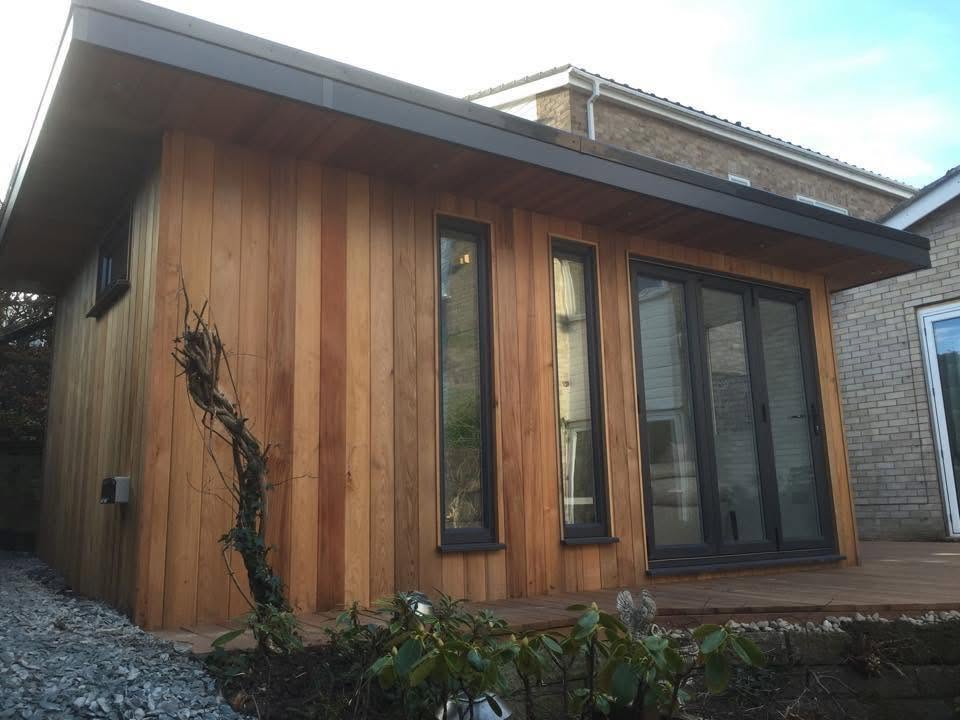 Cedar-clad garden room ideal for a home gym